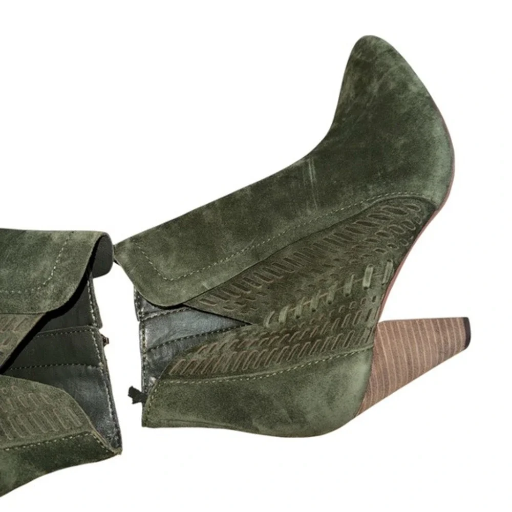 Vince Camuto 6.5M Pre-Owned Green Suede Laser Cut Woven Ankle Booties Cone‎ Heel